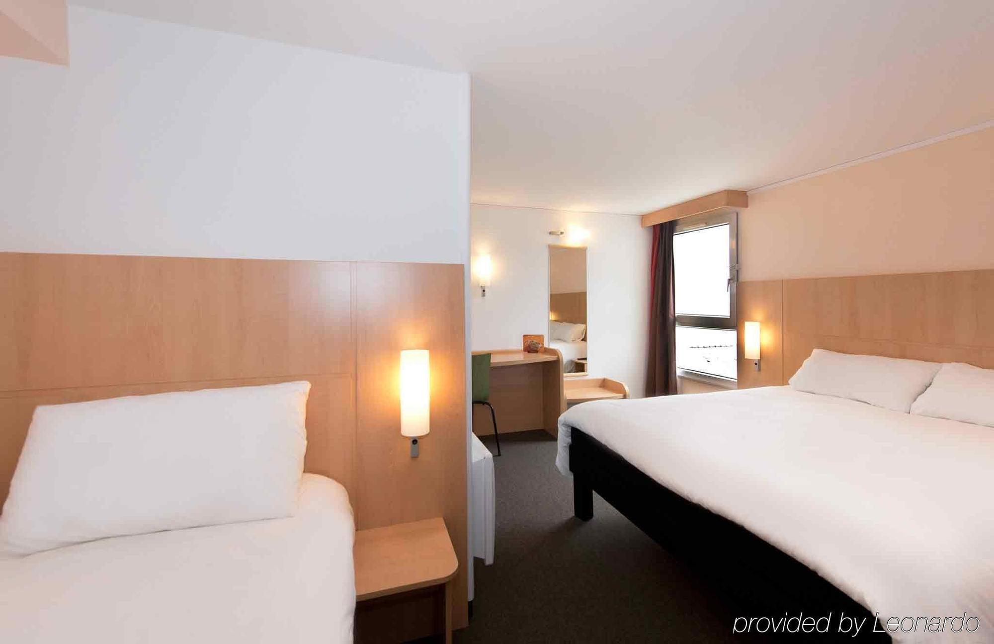 Отель Ibis Роскоф Экстерьер фото